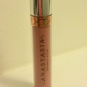 Anastasia liquid lipstick in Crush